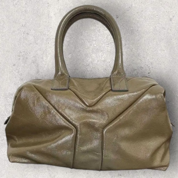 YSL Boston Bag- Rare Beauty
Patent Leather Enamel Olive gray‎ /khaki color - Picture 1 of 12